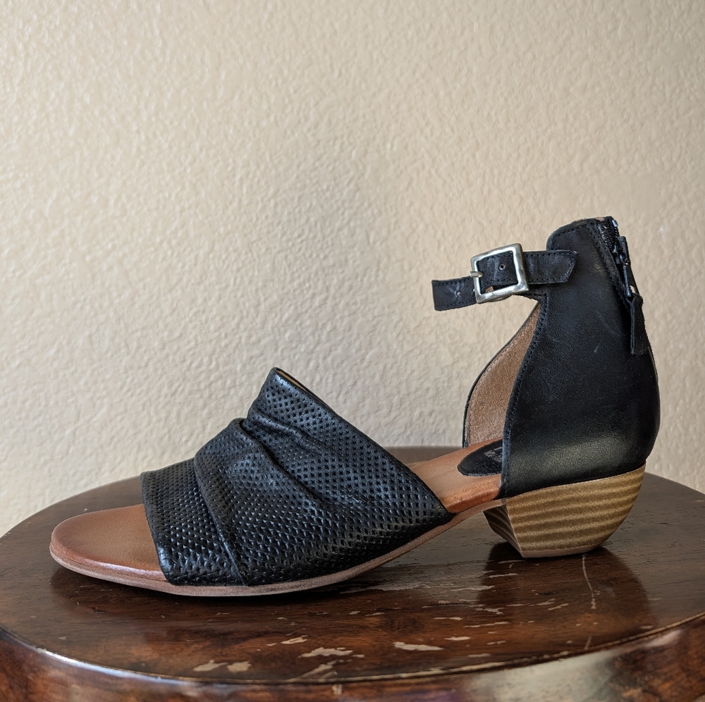 Miz Mooz Charley Leather Wide Width Heeled Sandals – Women’s US 11 (42W), Black - Picture 3 of 16